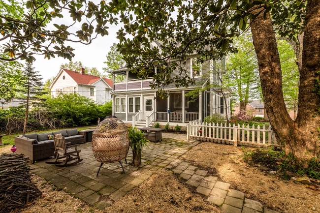 Photo - 301 W High St