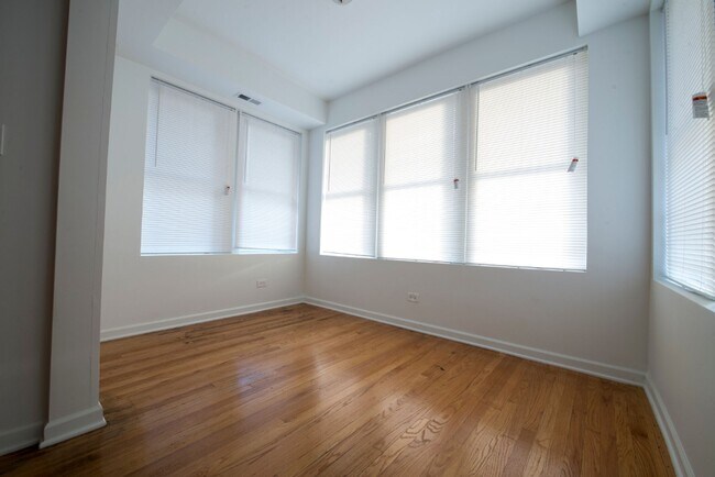 Photo - 7240 S Yates Blvd Chicago, IL 60649
