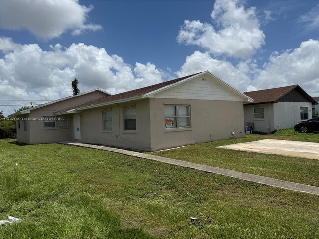 Building Photo - 772 NW 5th St Rental