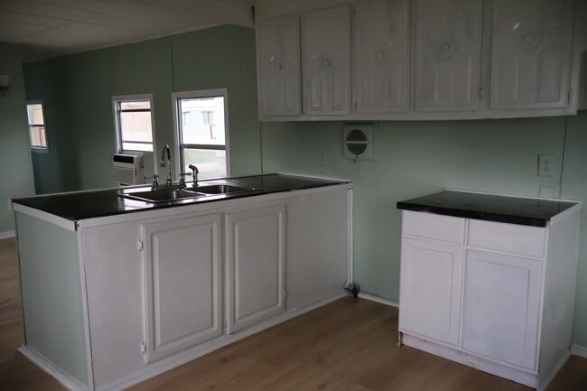 Photo - 195 Jonna St