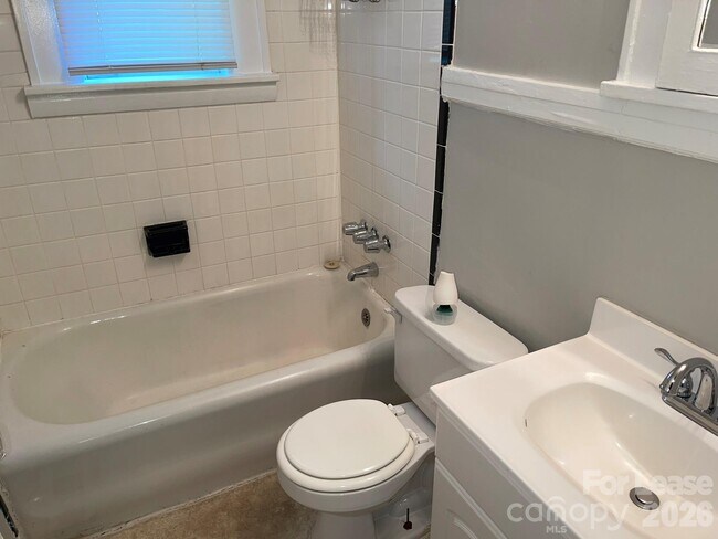 Photo - 822 E Tremont Ave Unidad 1
