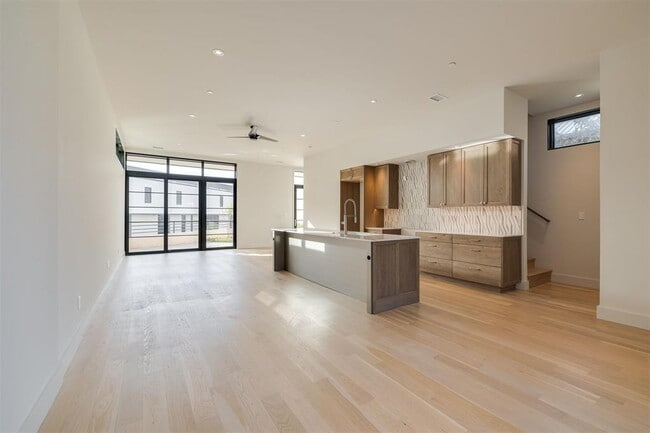 Photo - 1303 N Dewey Ave