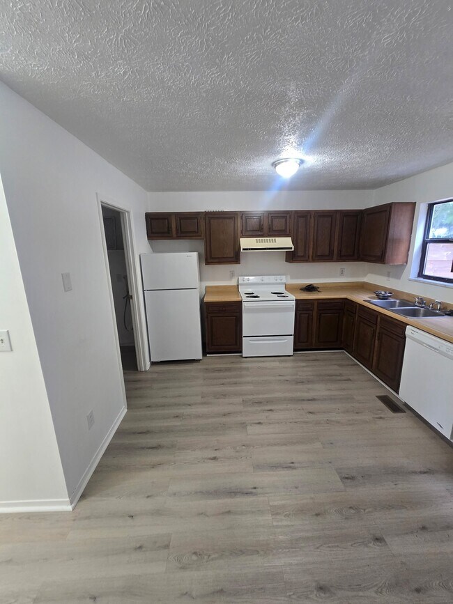 Photo - 6972-6996-6996 Joseph Dr Unit 6990