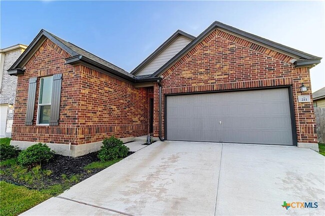 Photo - 211 Summit Dr