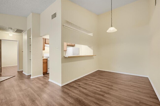 Photo - 740 Simonetti Dr