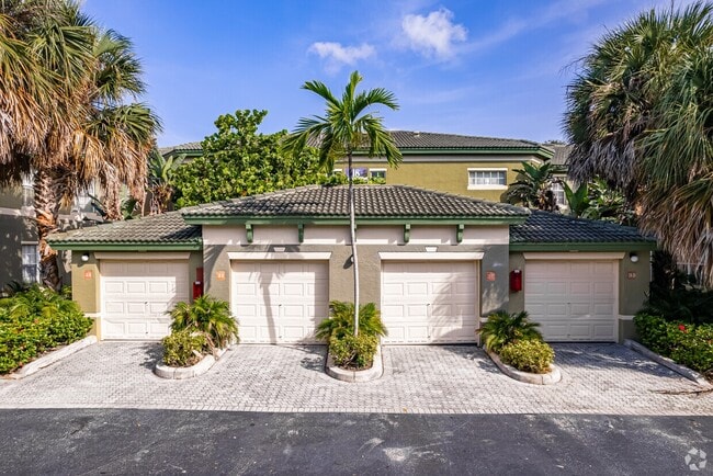 Photo - Quantum Lake Villas Apartments