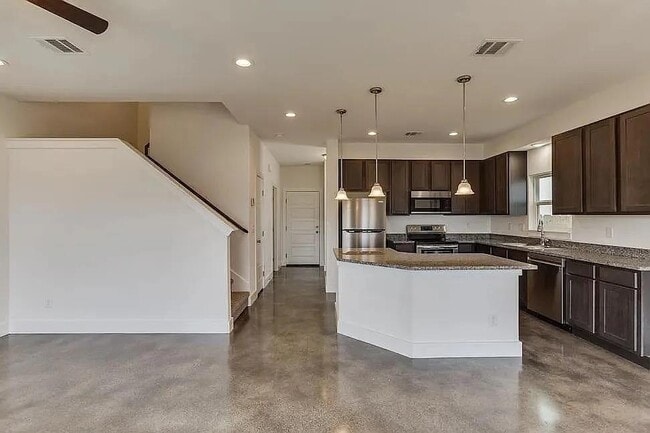 206 Topaz Dr