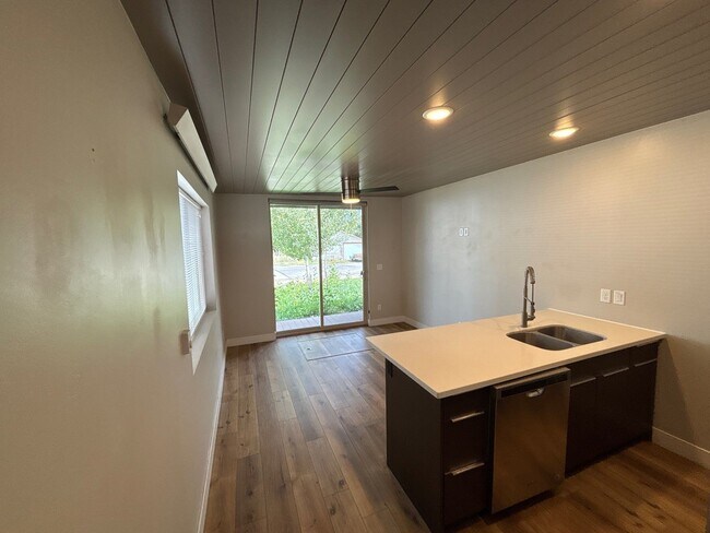 280 Washington Ave Unit D