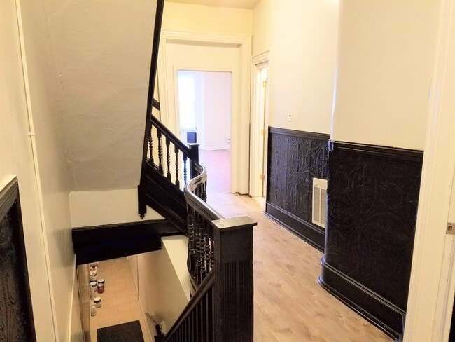 Photo - 1219 W Allegheny Ave Unit rear)