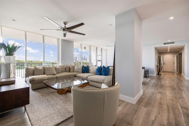 Photo - 1000 Venetian Way Unit 502