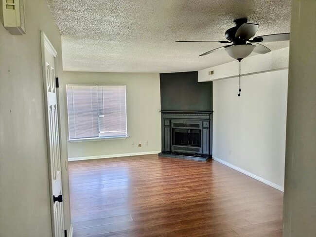 Photo - 143 Montague Dr