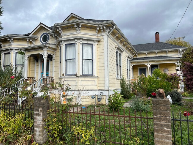 Blue Lake Victorian House - Blue Lake Victorian House