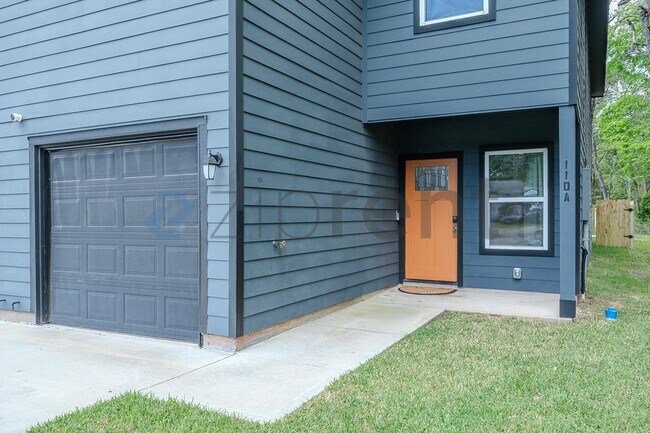 Photo - 110 Turner St