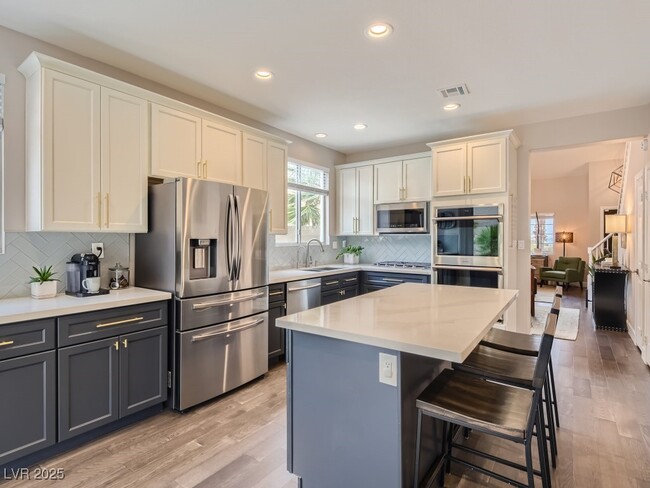 Building Photo - 1413 Woodmore Dr