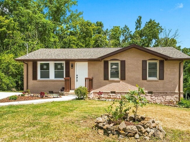 613 Maclaurin Ct
