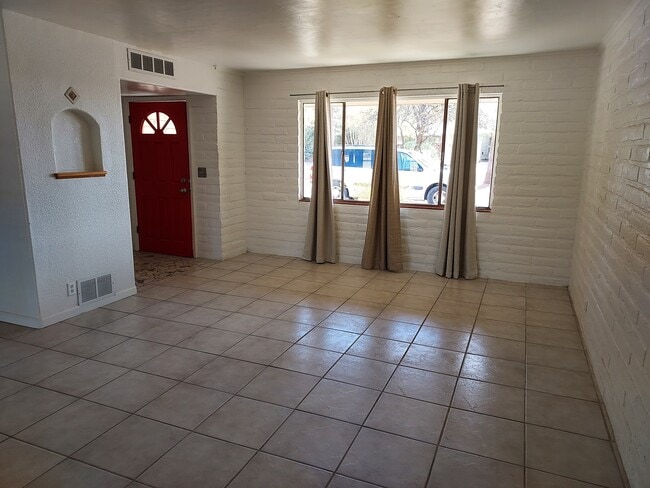 Sala de estar - 5917 E 4th St