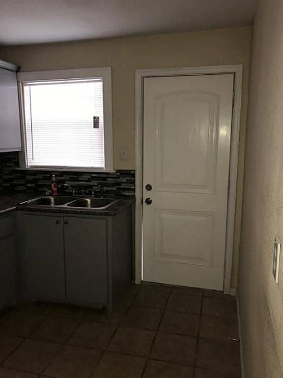 Building Photo - 3204 Napoleon St