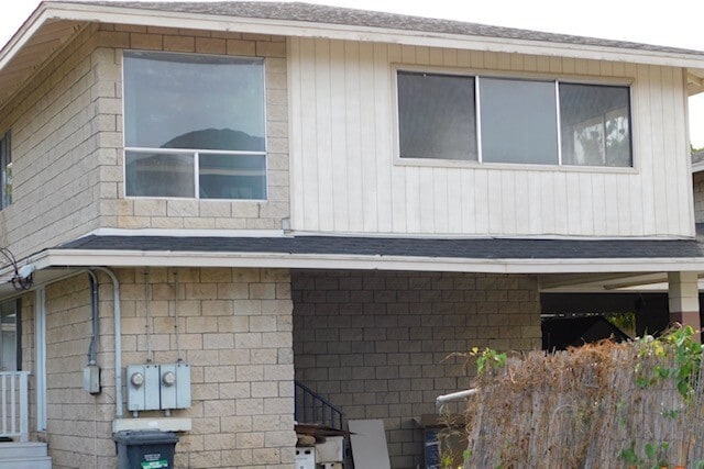 Building Photo - Five Bedroom Home