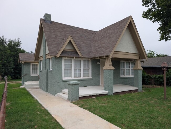 1601 NE 18th St