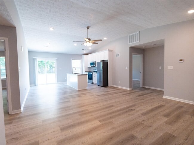 Photo - 675 Denver Cir