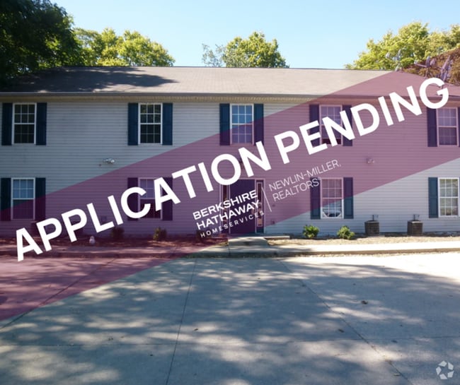 Building Photo - 2 Bedroom Upper Apartment by the Maple Ave...