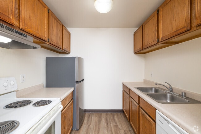 2BR, 1BA - 950SF - Kitchen