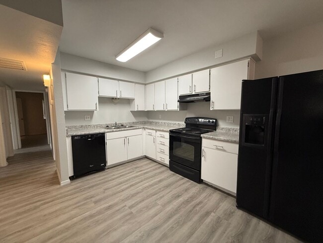 Photo - Renovated Glendale 3 Bedroom Condo with New Flooring