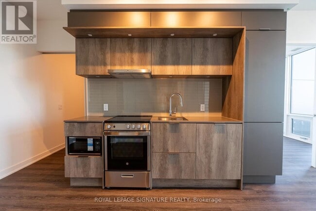 Photo - 448 Burnhamthorpe Rd W Unit 612