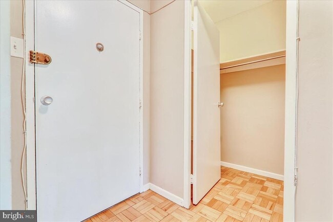 Photo - 940 25th St NW Unit 817-S