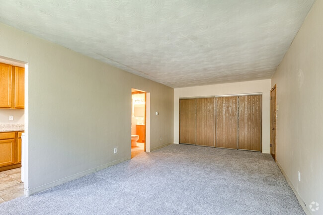 2BR, 1 BA - 725SF - Living Room