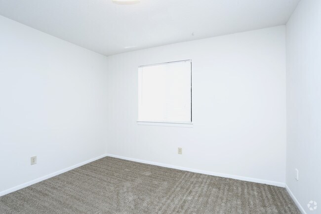 2BR, 2BA - 902sf- Bedroom