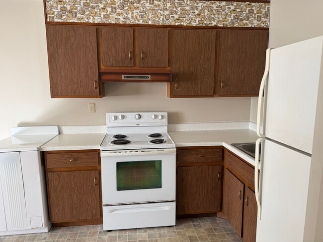 Photo - A4310D-F WALNUT RD (3FM) Unit Walnut F