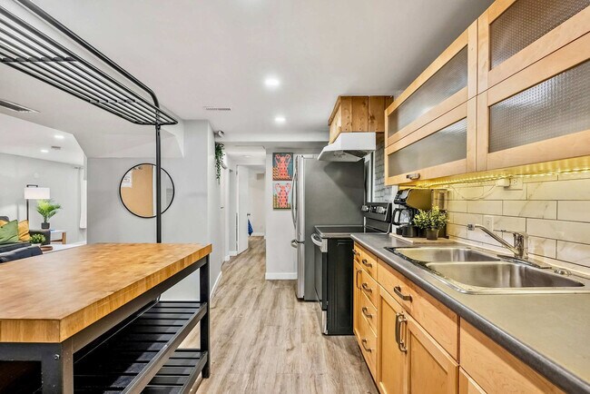 Photo - 7916-7936 36 Ave NW Unit ID1303236P