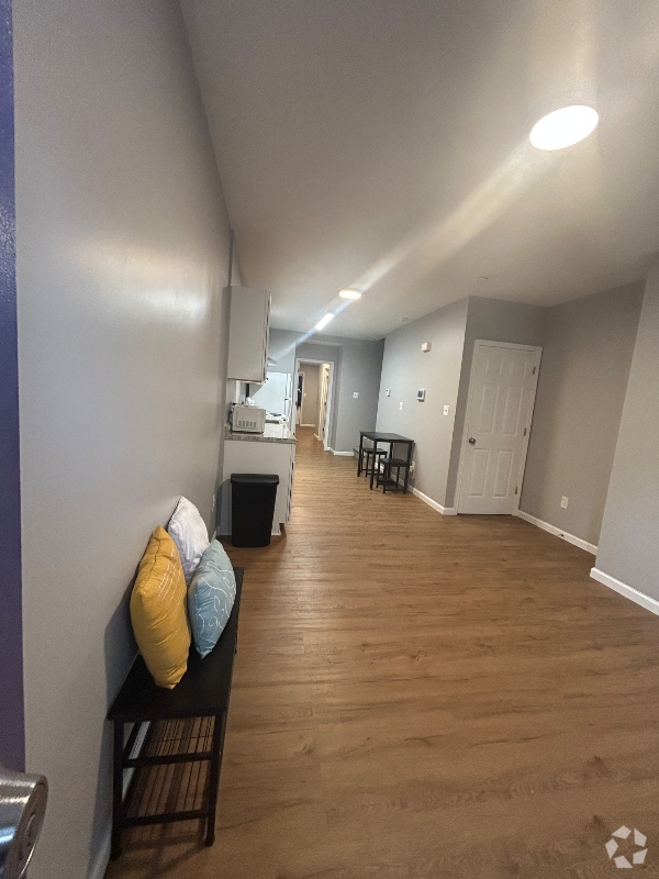 Building Photo - 1508 McHenry St Rental