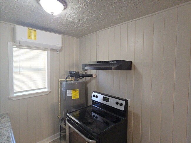 Photo - 3335 Tuam St Unit 3