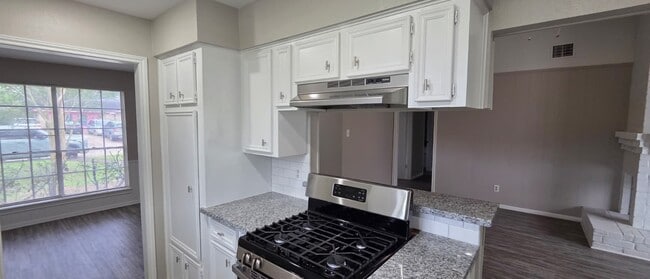 Photo - 11122 Thackery Ln