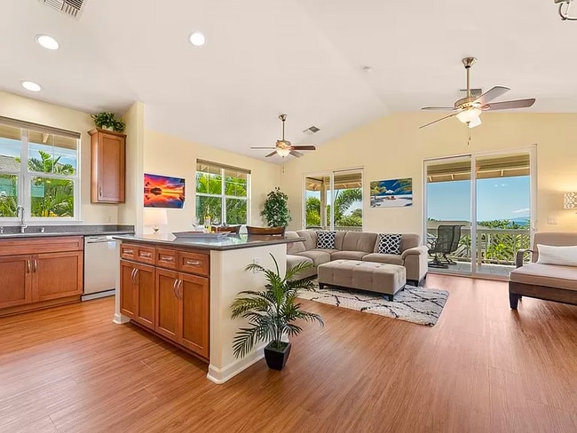 Photo - 142 Laukahi St