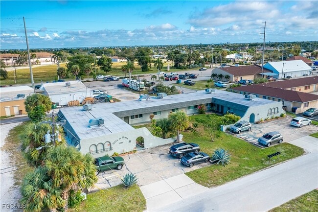 Building Photo - 2927 SE 15th Pl Unit 1