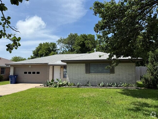 Building Photo - 2802 8th St N Rental