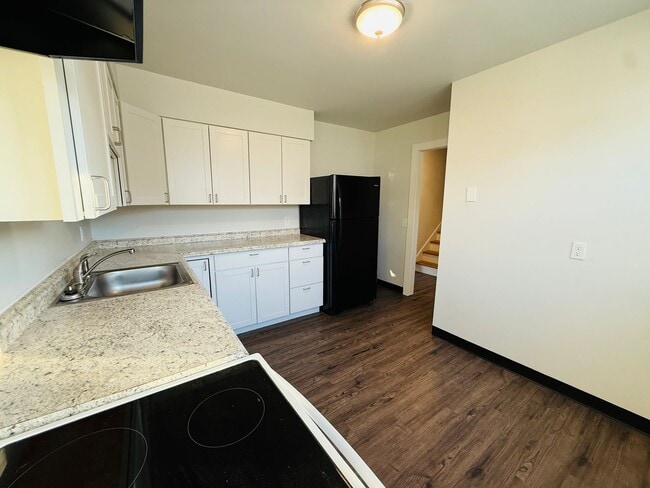 Photo - 245 Parliament Cir