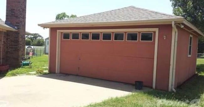 3905 Country Meadows Cir