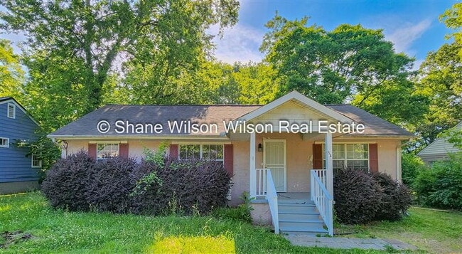 Building Photo - Comfortable 3 bedroom/ 1 bathroom home for rent.  Quiet neighborhood and lovely back yard and dec...