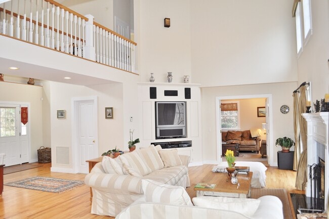 Photo - 10 Talkhouse Walk