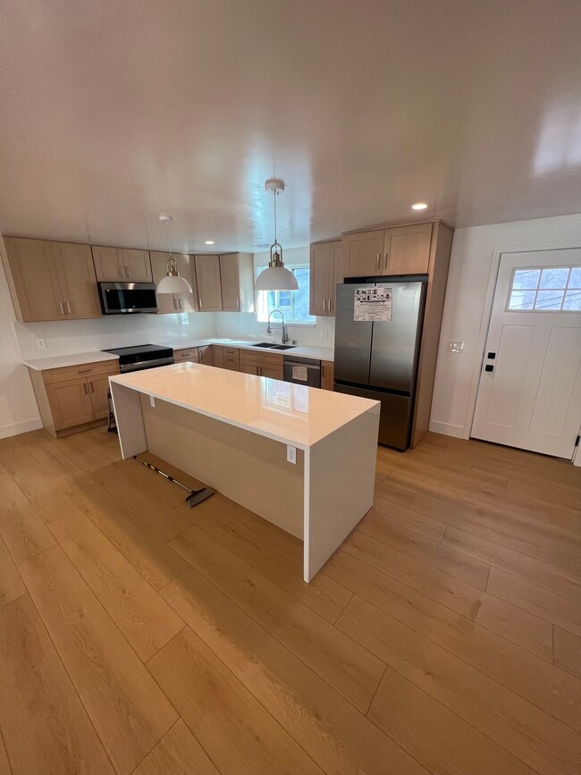 Photo - 847 N Ridgewood Pl