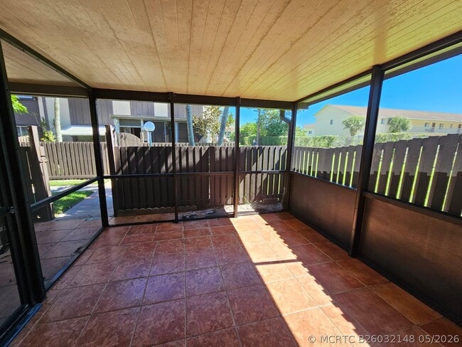 2148 Sherwood Forest Blvd