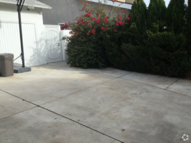 Building Photo - 20957 Community St Rental