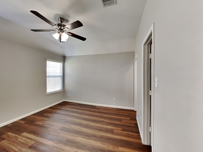 Photo - 18810 Dennington Dr