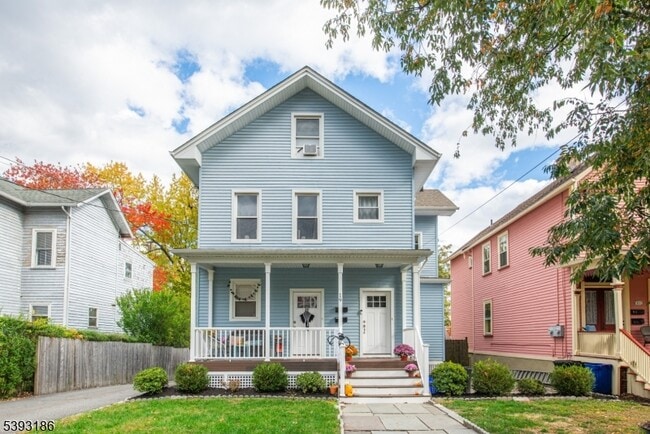 Building Photo - 19 St Lukes Pl Unit 1