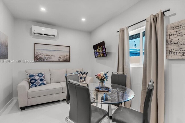 Photo - 1430 NE 11th St