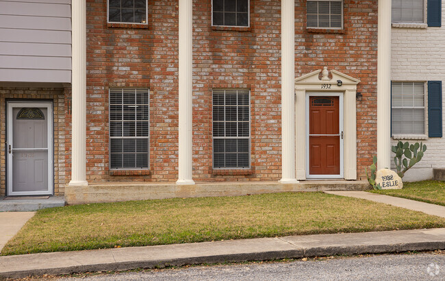 Building Photo - 1932 Leslie Dr Rental